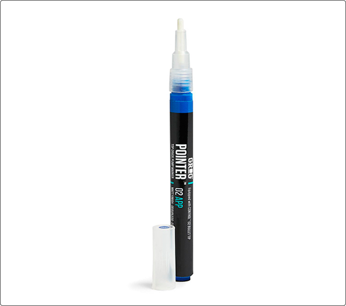 Rotulador Grog Pointer 02 APP, cuerpo negro con punta azul y su tapa