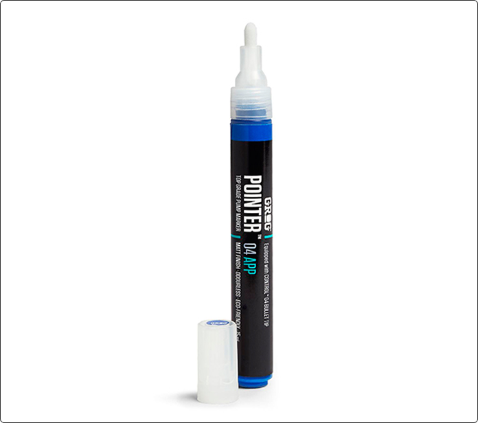 Rotulador Grog Pointer 04 APP, cuerpo negro con punta azul y su tapa