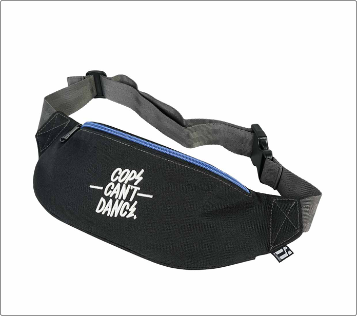 Riñonera negra Cops Can’t Dance con cremallera azul